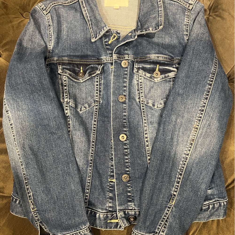 . Vince Camuto Classic Women’s Denim Jacket